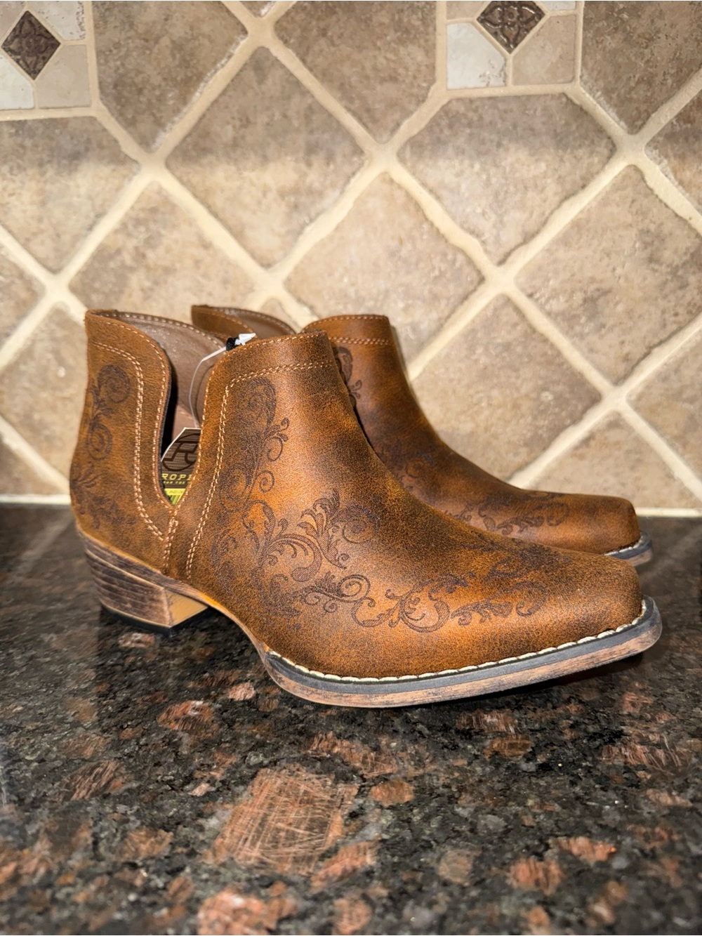 NWT Roper Women's Ava Snip Toe Casual Ankle Boots, Low Heel 1-2"